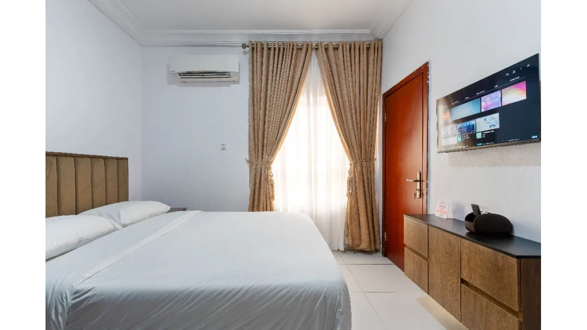 2 bed flat to let, Crown Lodge, Elystan Street - African Land
