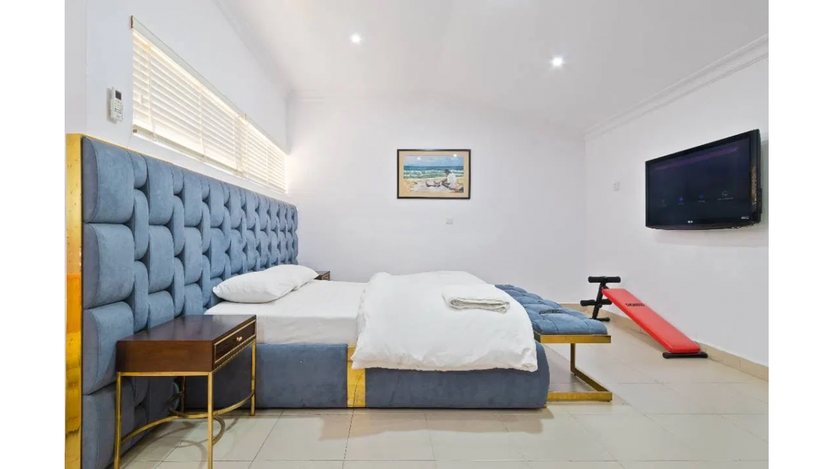 2 bed flat to let, Crown Lodge, Elystan Street - African Land