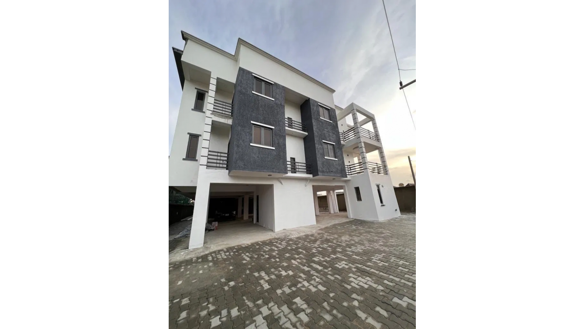 Furnished 2-Bedroom Short-Let Apartment with Swimming Pool & Wi-Fi in Ikate, Lekki