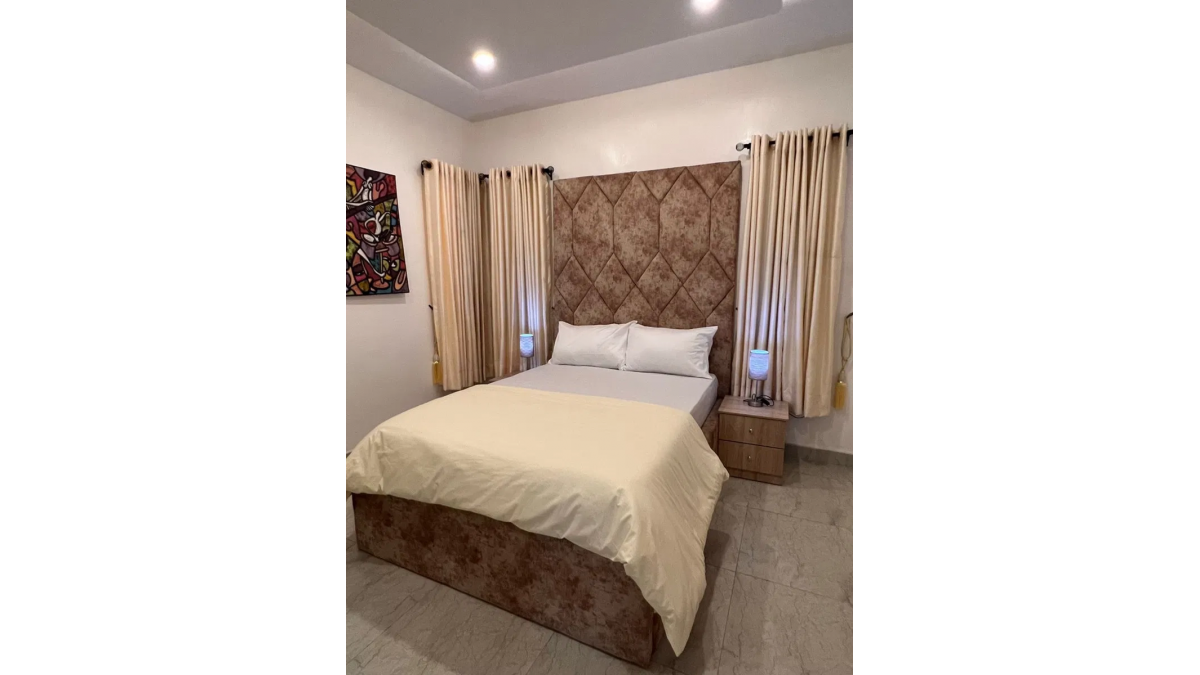 2 bed flat to let, Crown Lodge, Elystan Street - African Land