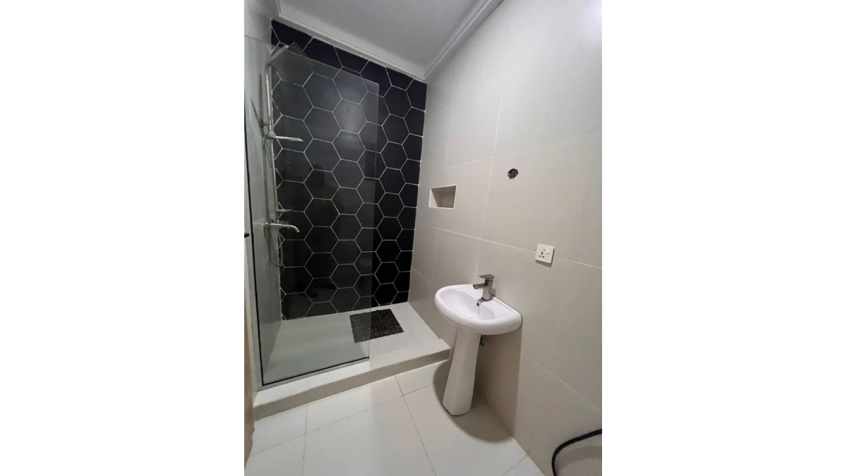 2 bed flat to let, Crown Lodge, Elystan Street - African Land