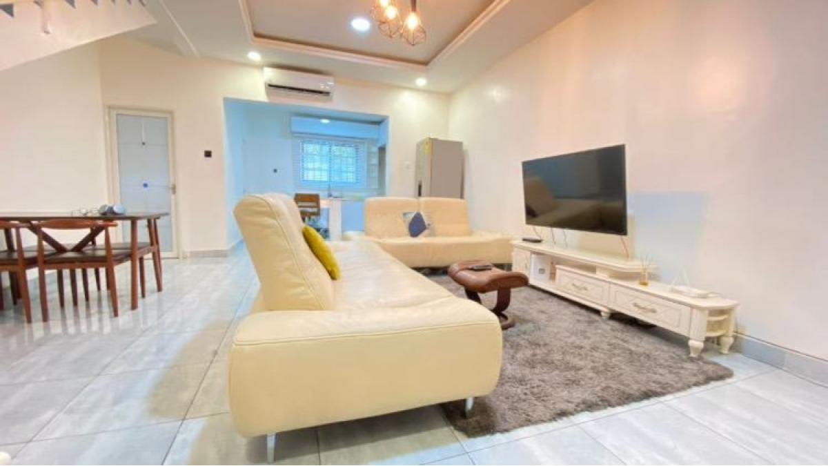 2 bed flat to let, Crown Lodge, Elystan Street - African Land