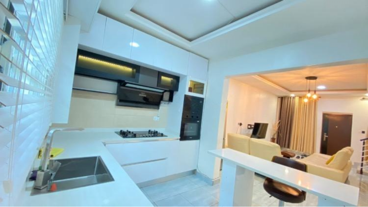 2 bed flat to let, Crown Lodge, Elystan Street - African Land