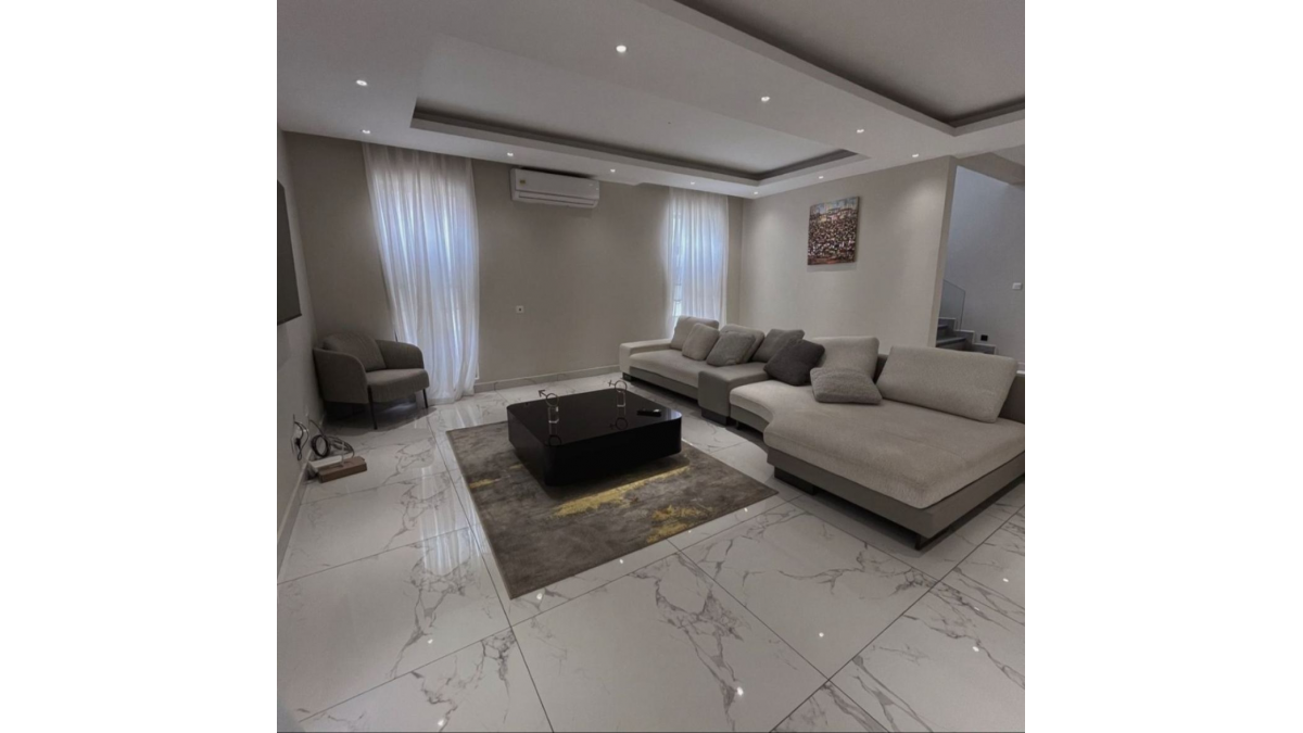 2 bed flat to let, Crown Lodge, Elystan Street - African Land