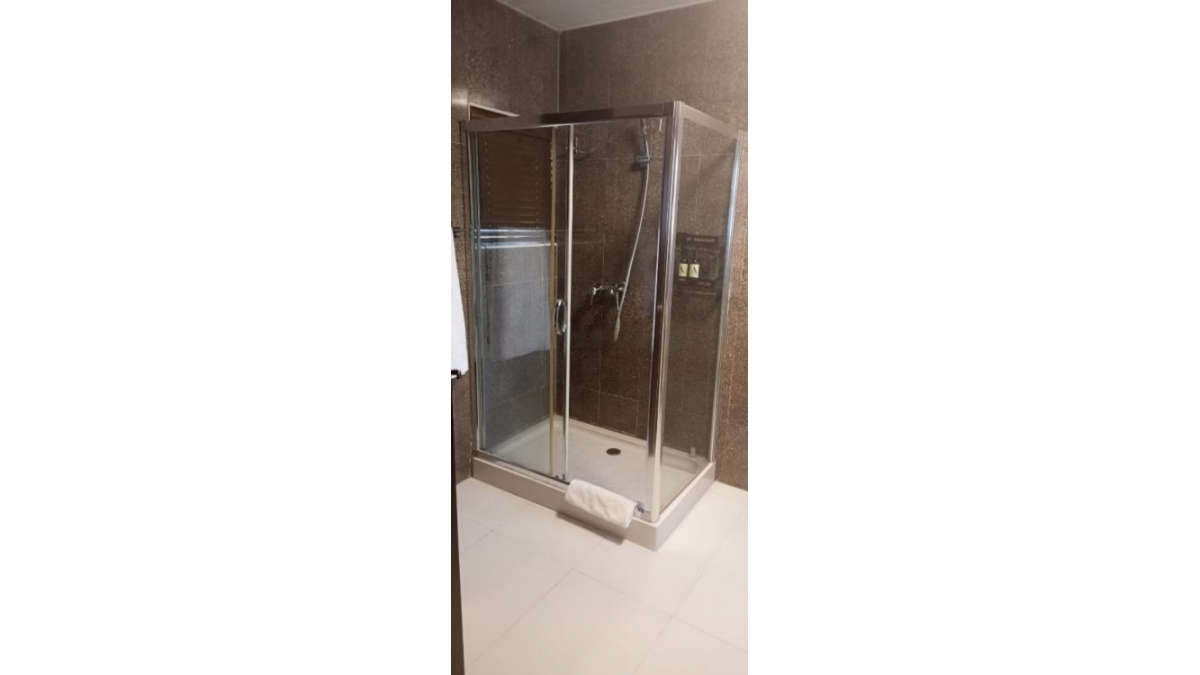 2 bed flat to let, Crown Lodge, Elystan Street - African Land