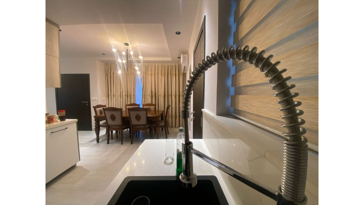 2 bed flat to let, Crown Lodge, Elystan Street - African Land