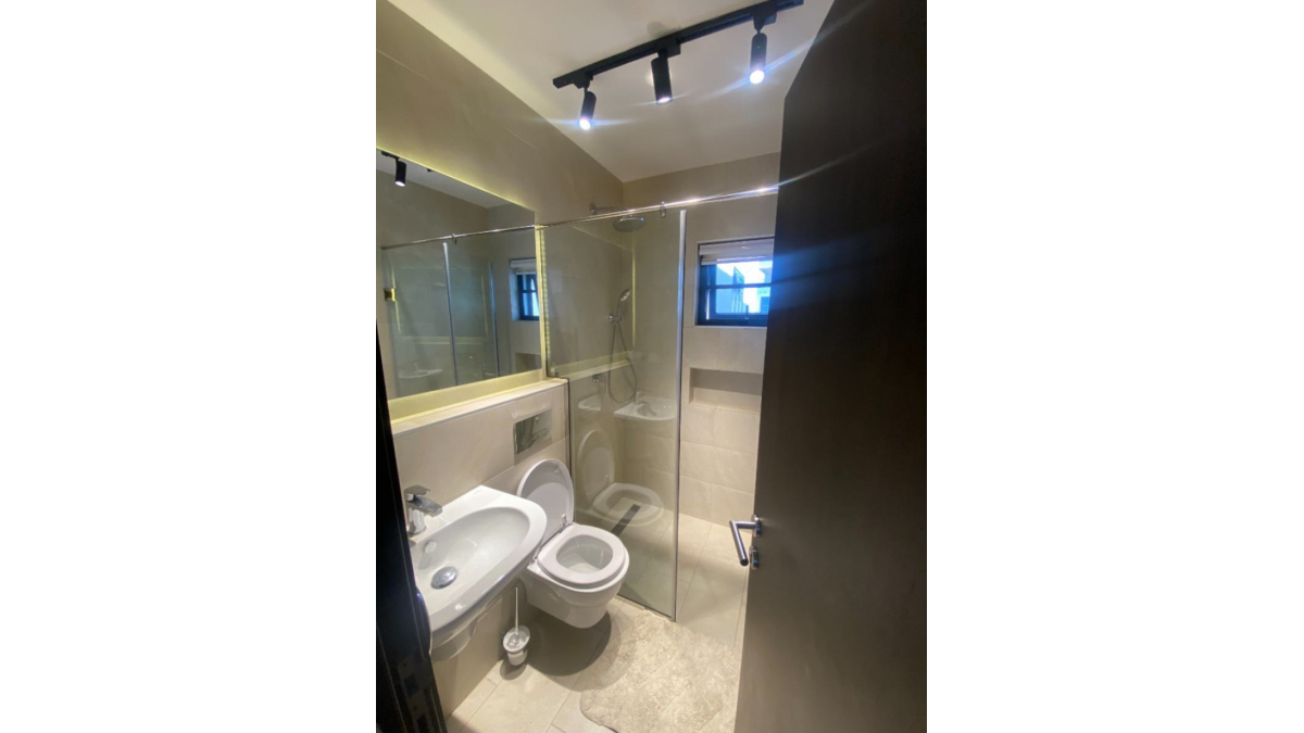 2 bed flat to let, Crown Lodge, Elystan Street - African Land