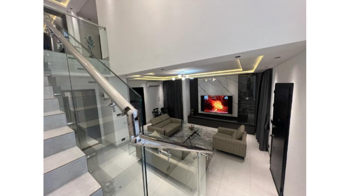 2 bed flat to let, Crown Lodge, Elystan Street - African Land