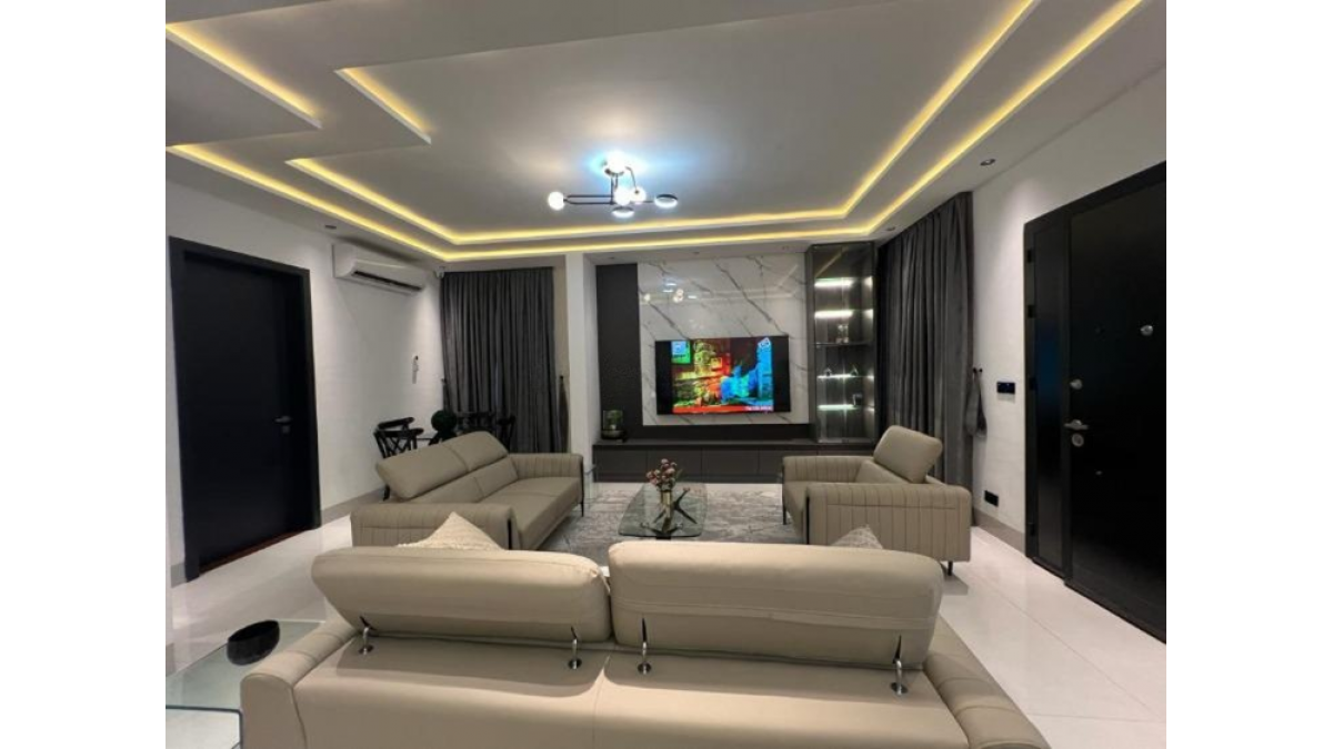 2 bed flat to let, Crown Lodge, Elystan Street - African Land