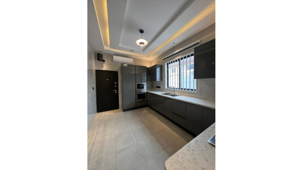2 bed flat to let, Crown Lodge, Elystan Street - African Land