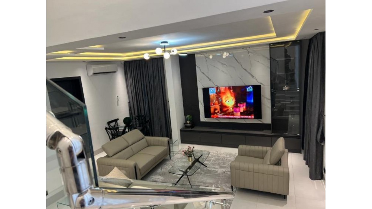 2 bed flat to let, Crown Lodge, Elystan Street - African Land