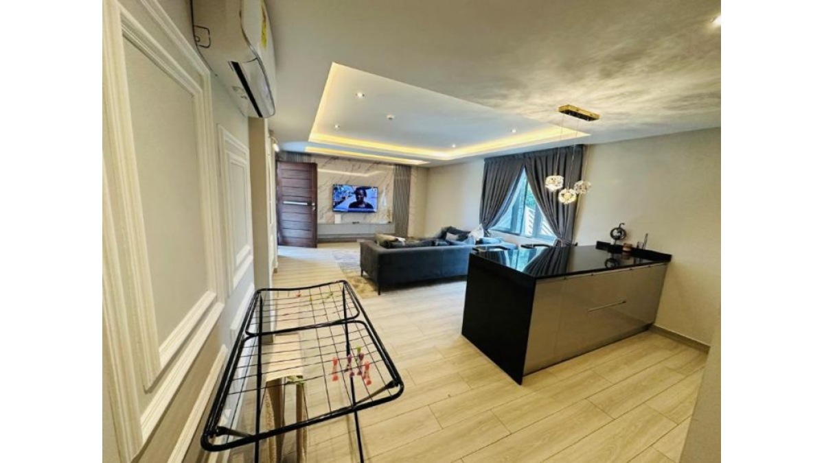 2 bed flat to let, Crown Lodge, Elystan Street - African Land
