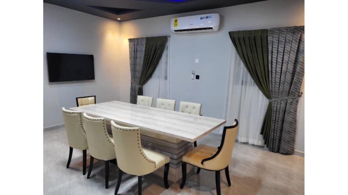 2 bed flat to let, Crown Lodge, Elystan Street - African Land