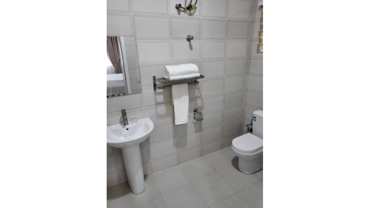 2 bed flat to let, Crown Lodge, Elystan Street - African Land