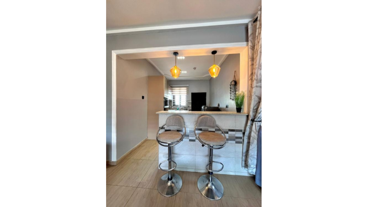 2 bed flat to let, Crown Lodge, Elystan Street - African Land