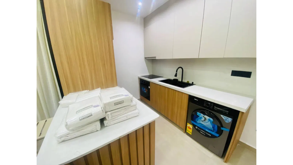 2 bed flat to let, Crown Lodge, Elystan Street - African Land