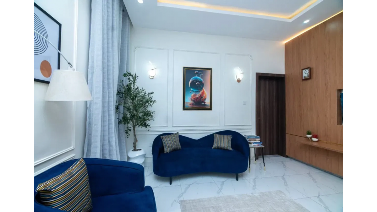 2 bed flat to let, Crown Lodge, Elystan Street - African Land