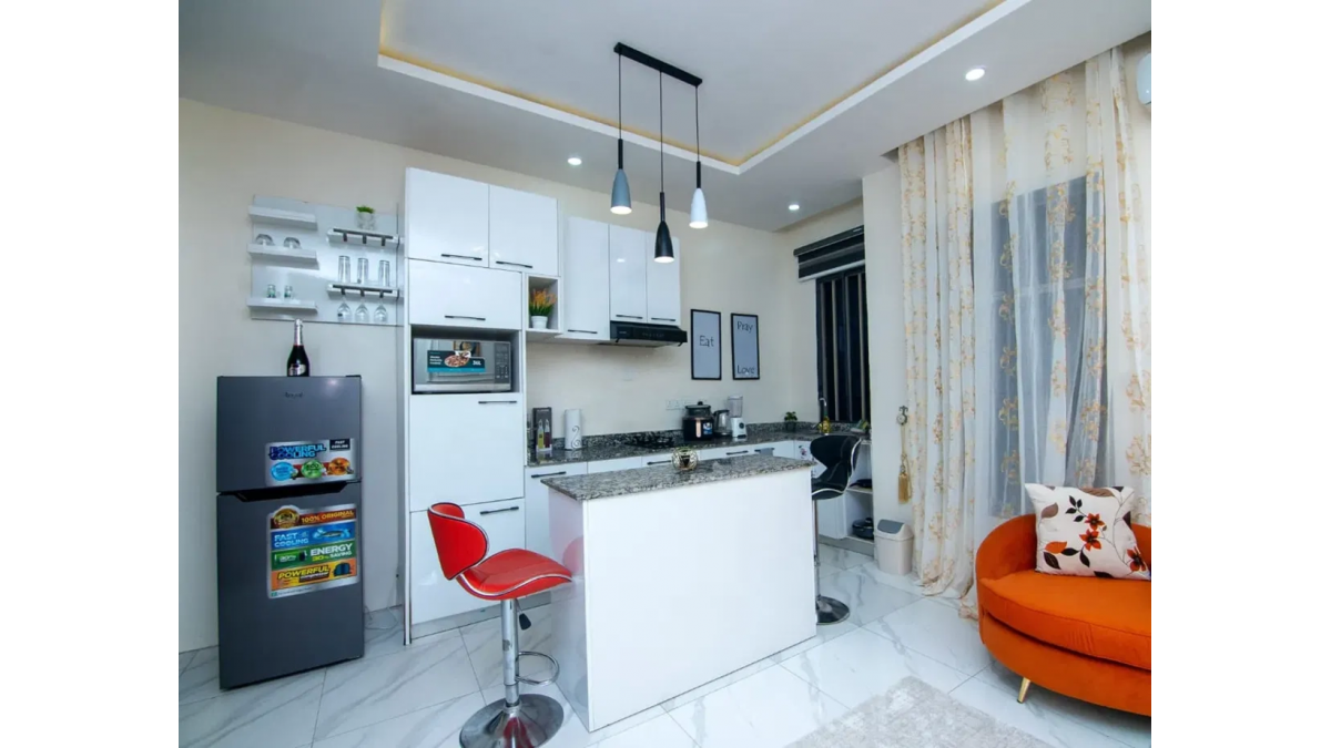 2 bed flat to let, Crown Lodge, Elystan Street - African Land