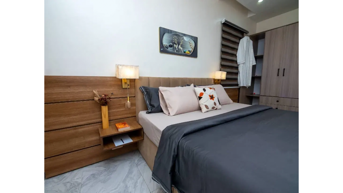 2 bed flat to let, Crown Lodge, Elystan Street - African Land