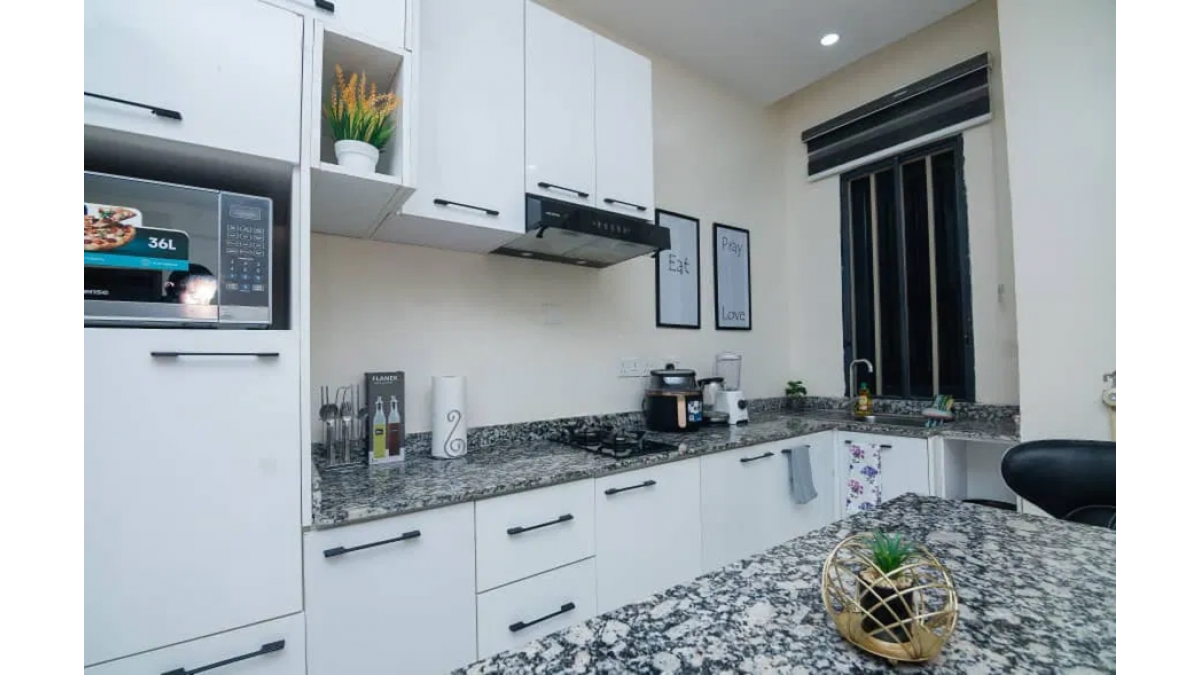 2 bed flat to let, Crown Lodge, Elystan Street - African Land
