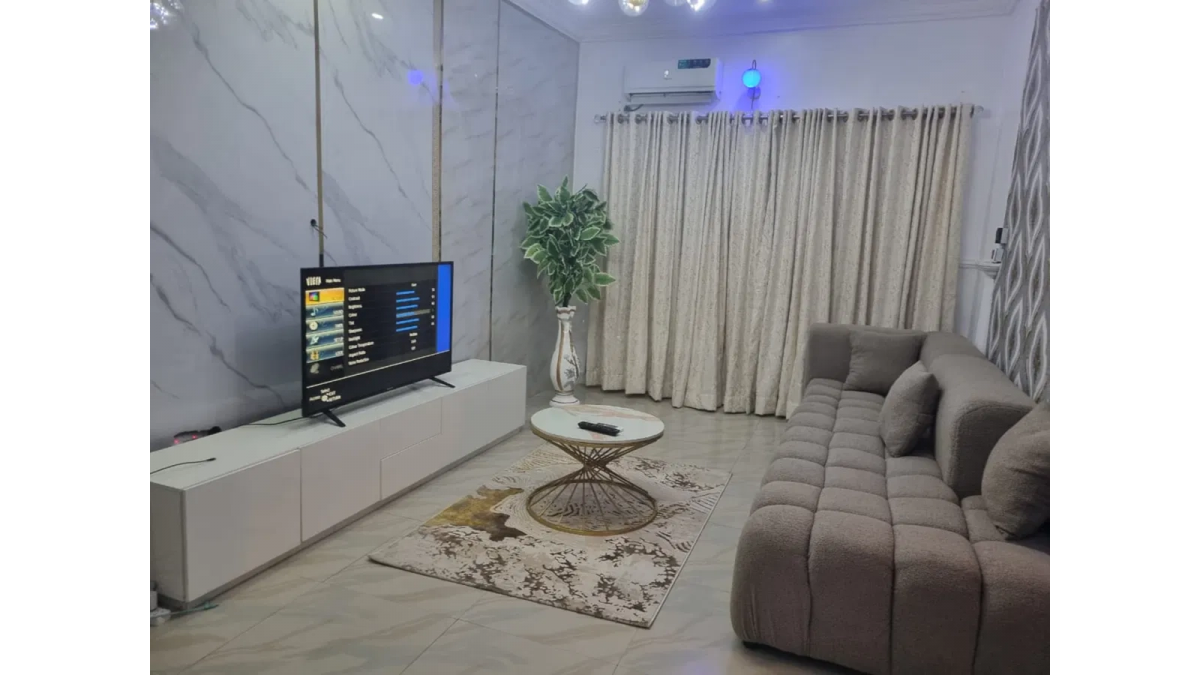 2 bed flat to let, Crown Lodge, Elystan Street - African Land