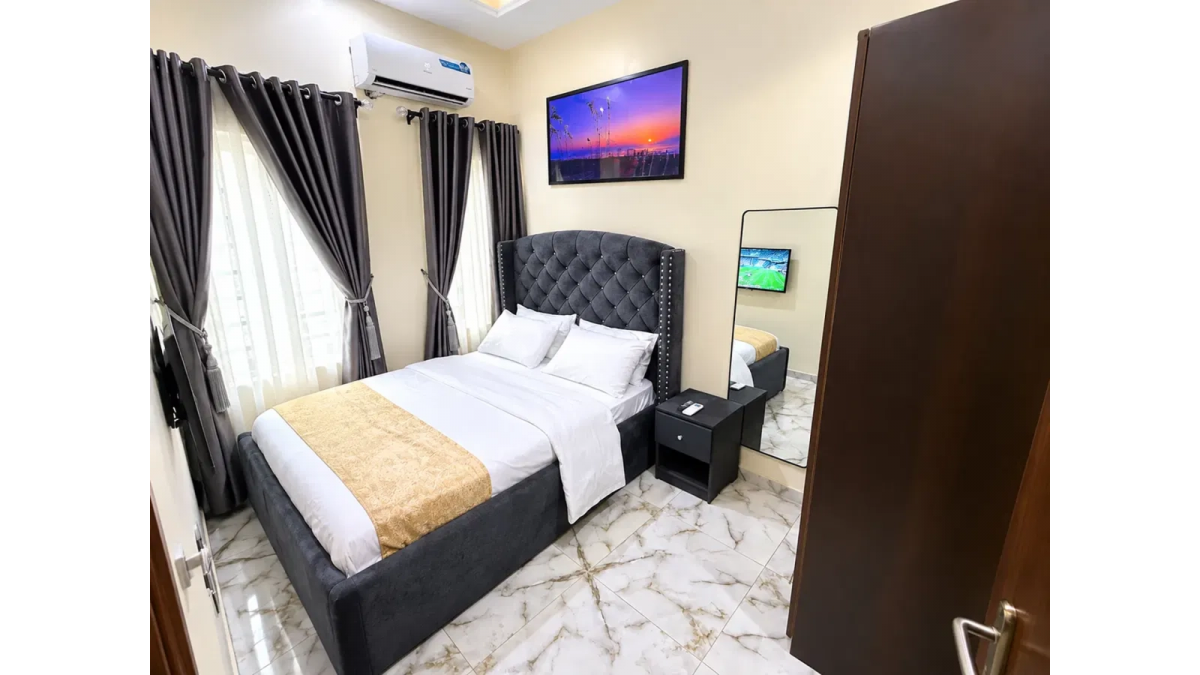 2 bed flat to let, Crown Lodge, Elystan Street - African Land