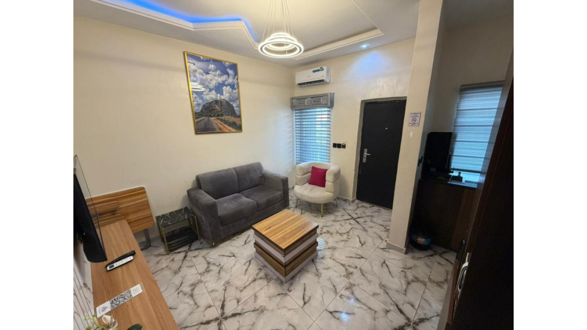 2 bed flat to let, Crown Lodge, Elystan Street - African Land