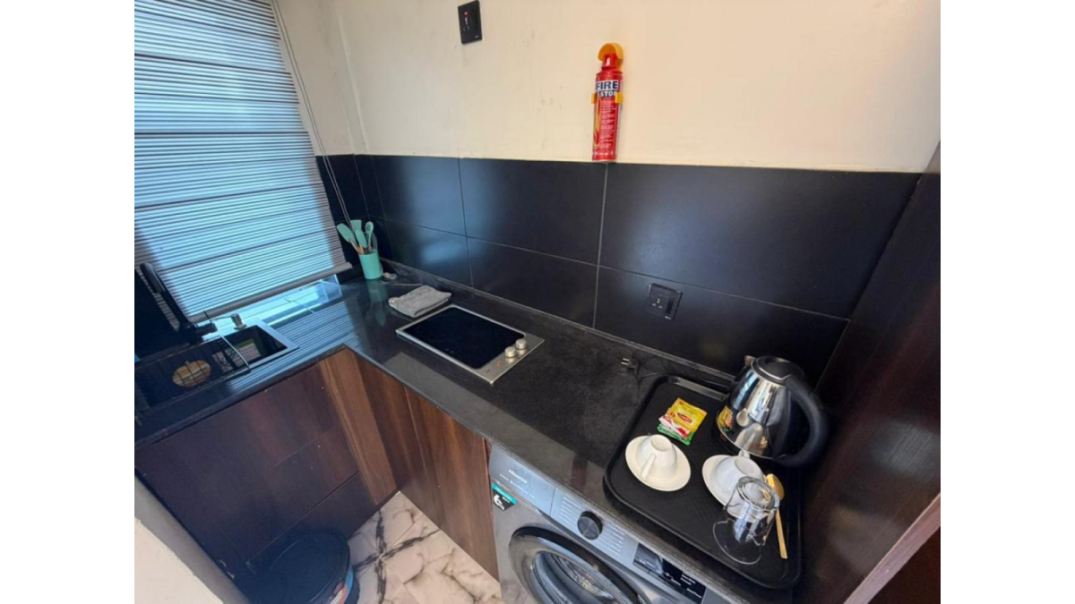 2 bed flat to let, Crown Lodge, Elystan Street - African Land