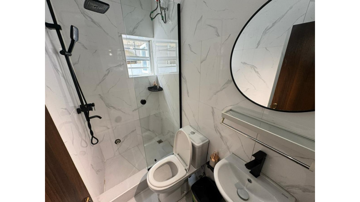2 bed flat to let, Crown Lodge, Elystan Street - African Land
