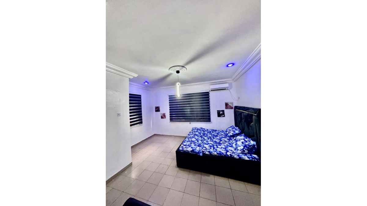 2 bed flat to let, Crown Lodge, Elystan Street - African Land