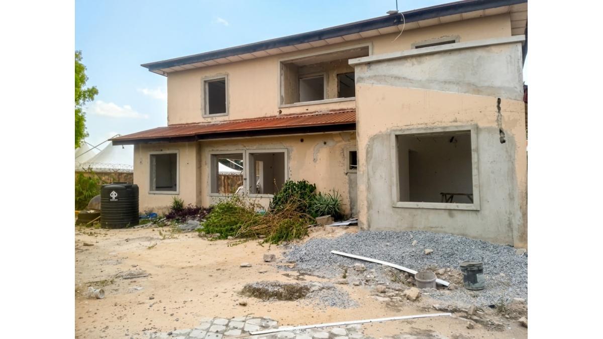 829sqm 5-Bedroom Detached House with 2 Flats for Sale in Millennium Estate, Lekki