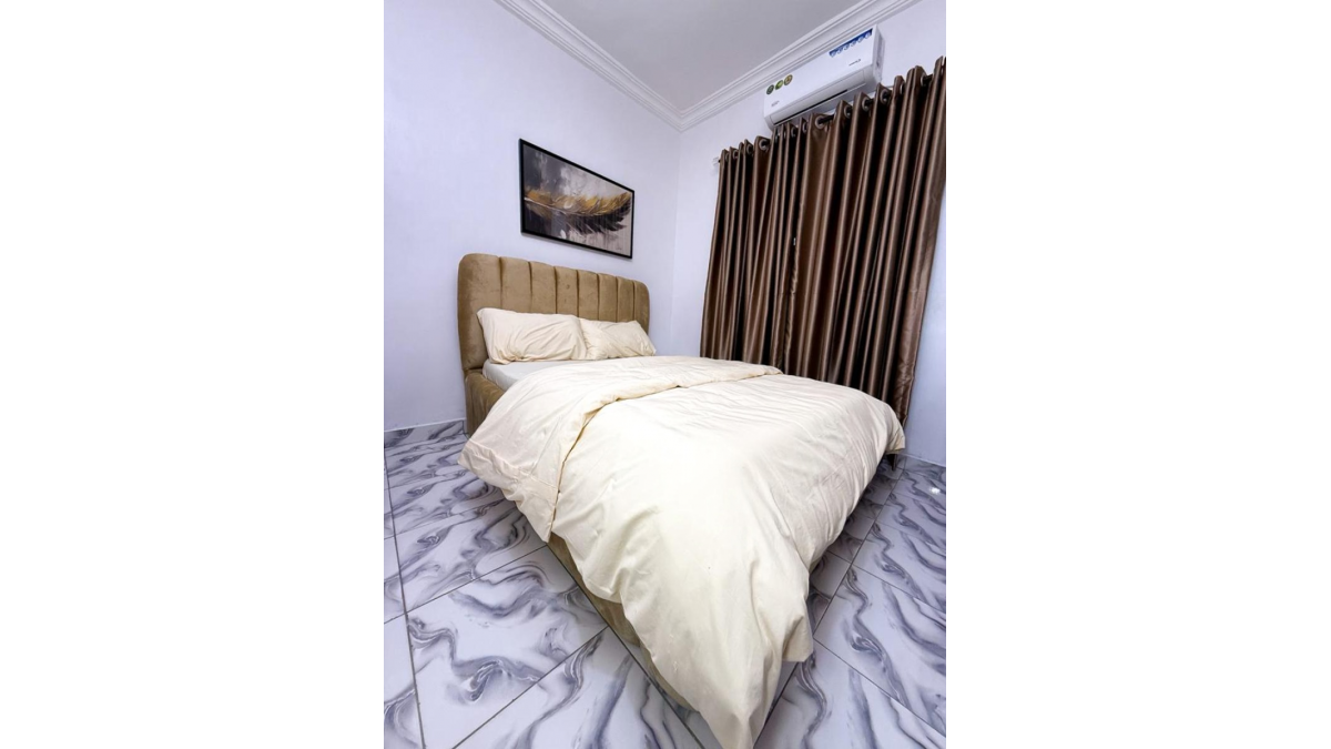 Deluxe Furnished 1-Bedroom Short-Let Apartment with Wi-Fi, DSTV & Netflix in Yaba