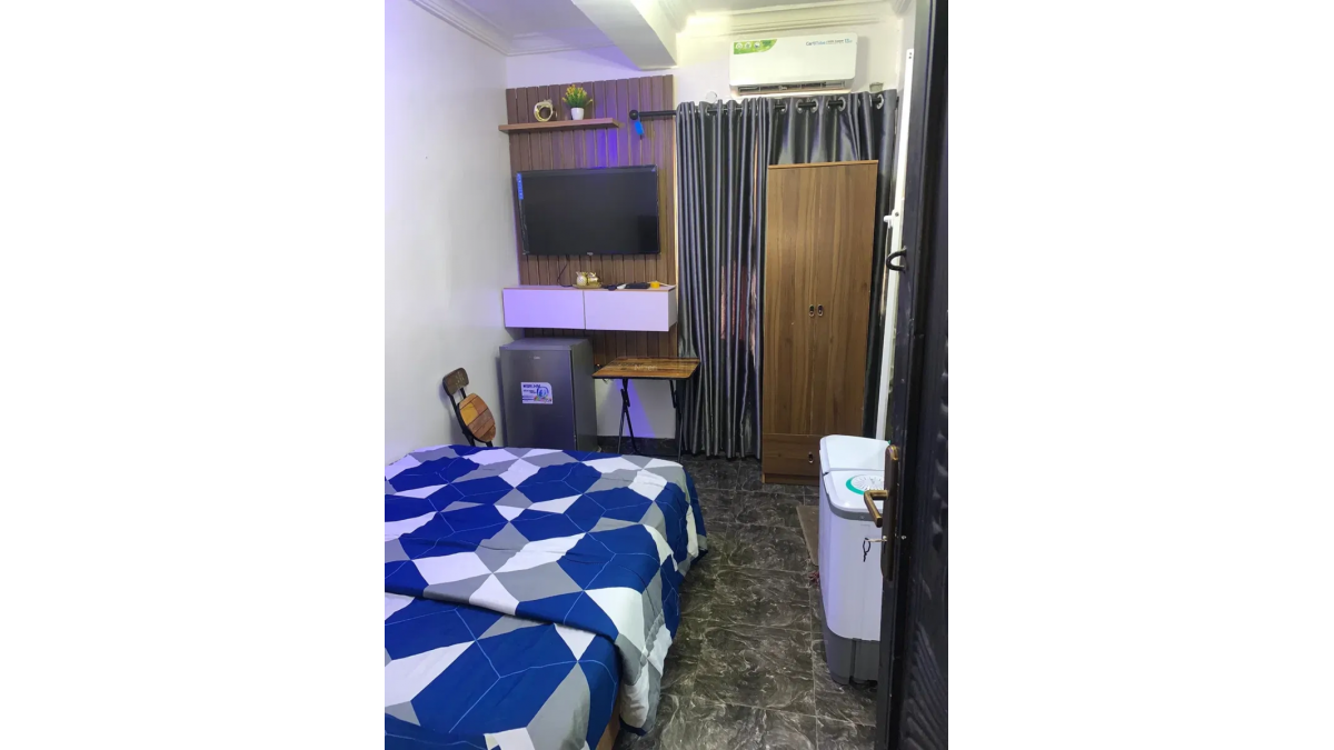 Comfortable Furnished Studio Apartment with Washing Machine in Yaba