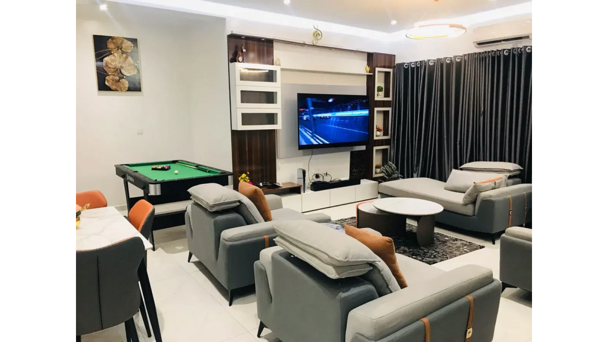 Luxury Furnished 1-Bedroom Short-Let Apartment with PS5 and Snooker in Adeniyi Jones, Ikeja