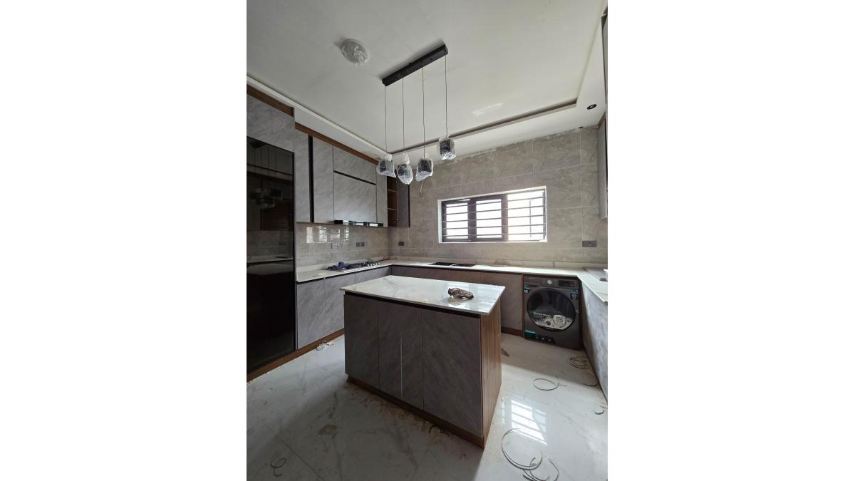 2 bed flat to let, Crown Lodge, Elystan Street - African Land