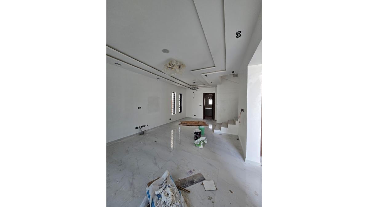 2 bed flat to let, Crown Lodge, Elystan Street - African Land
