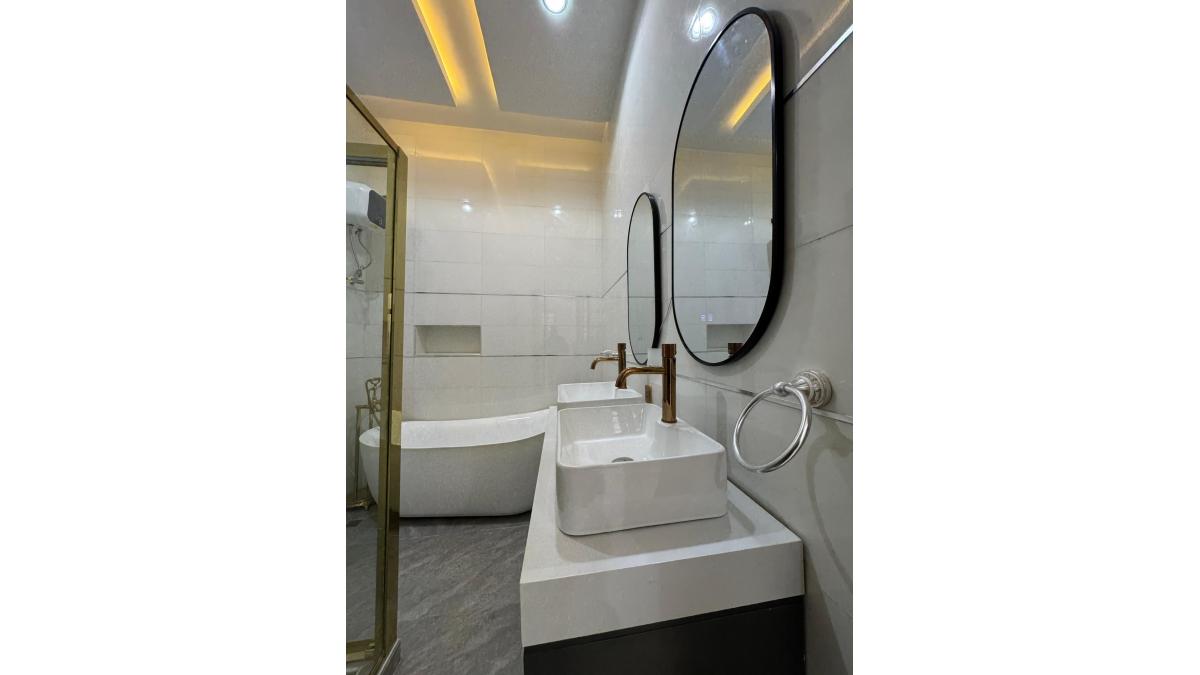 2 bed flat to let, Crown Lodge, Elystan Street - African Land