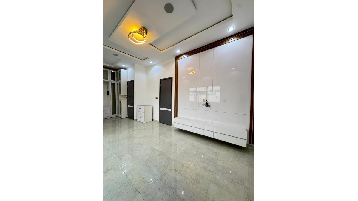 2 bed flat to let, Crown Lodge, Elystan Street - African Land