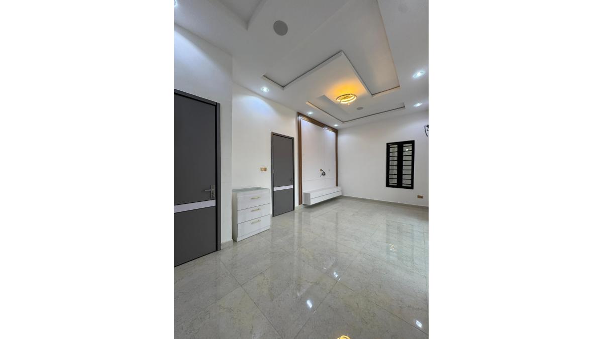 2 bed flat to let, Crown Lodge, Elystan Street - African Land