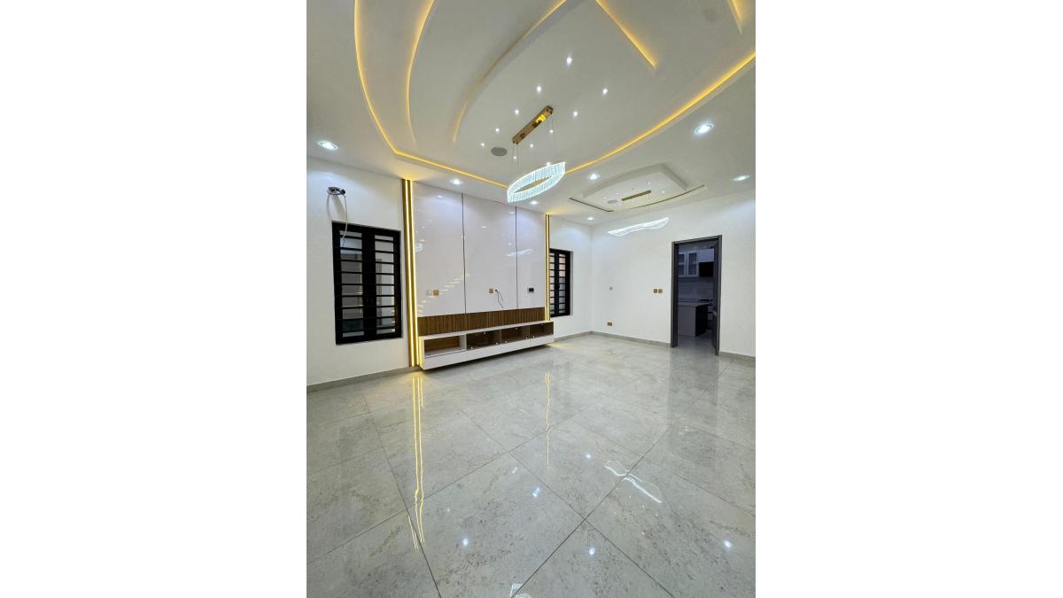 2 bed flat to let, Crown Lodge, Elystan Street - African Land