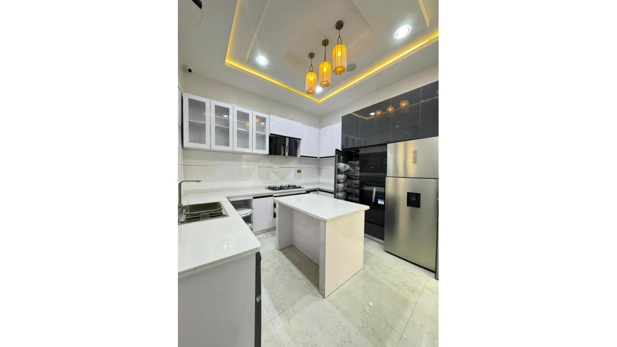 2 bed flat to let, Crown Lodge, Elystan Street - African Land