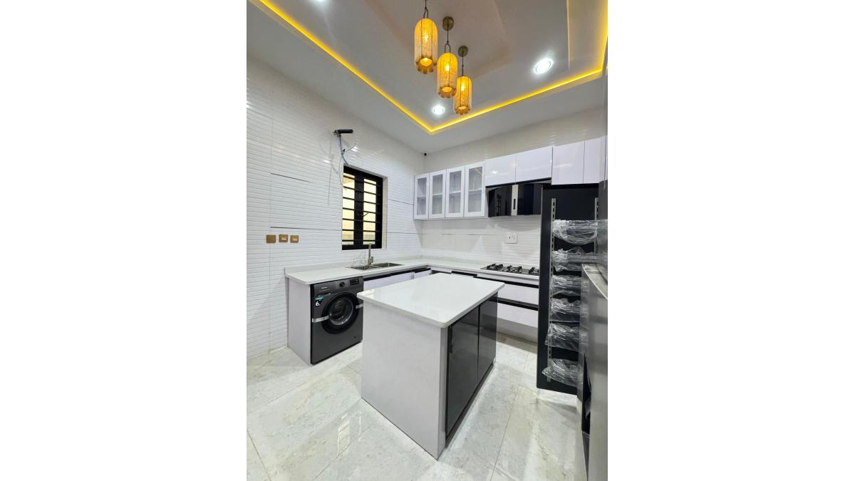2 bed flat to let, Crown Lodge, Elystan Street - African Land