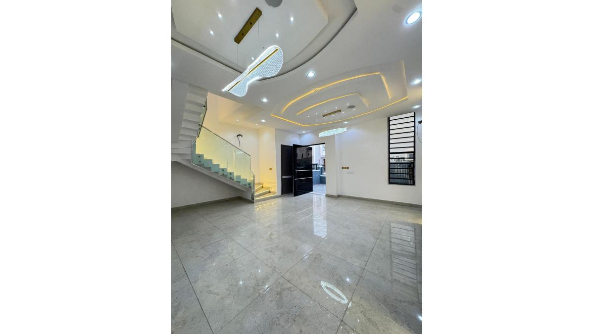 2 bed flat to let, Crown Lodge, Elystan Street - African Land