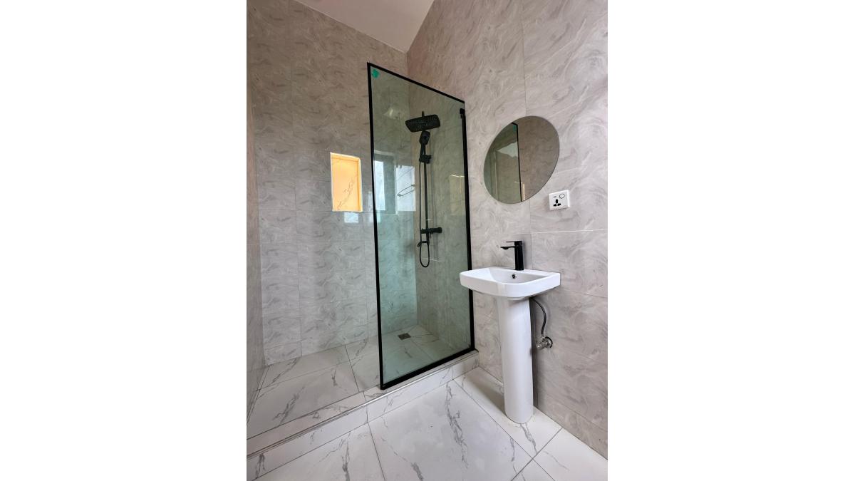 2 bed flat to let, Crown Lodge, Elystan Street - African Land