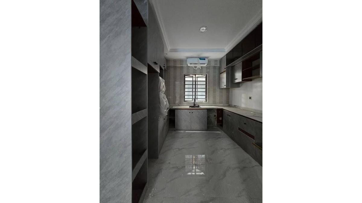 2 bed flat to let, Crown Lodge, Elystan Street - African Land
