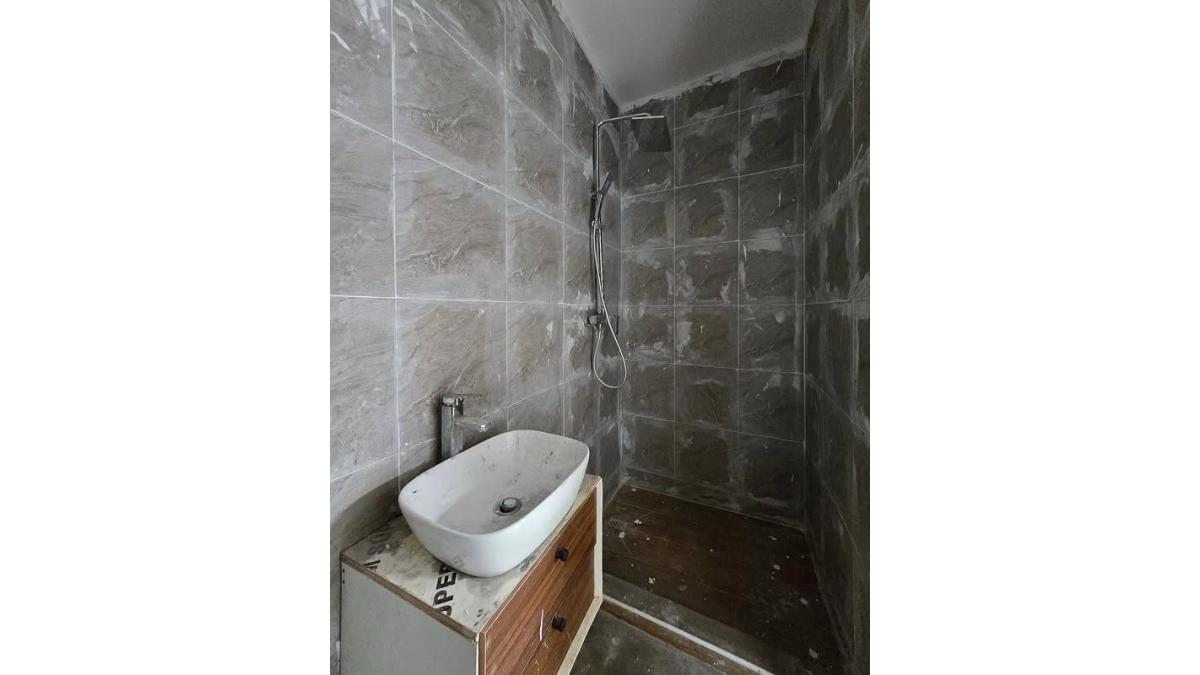 2 bed flat to let, Crown Lodge, Elystan Street - African Land