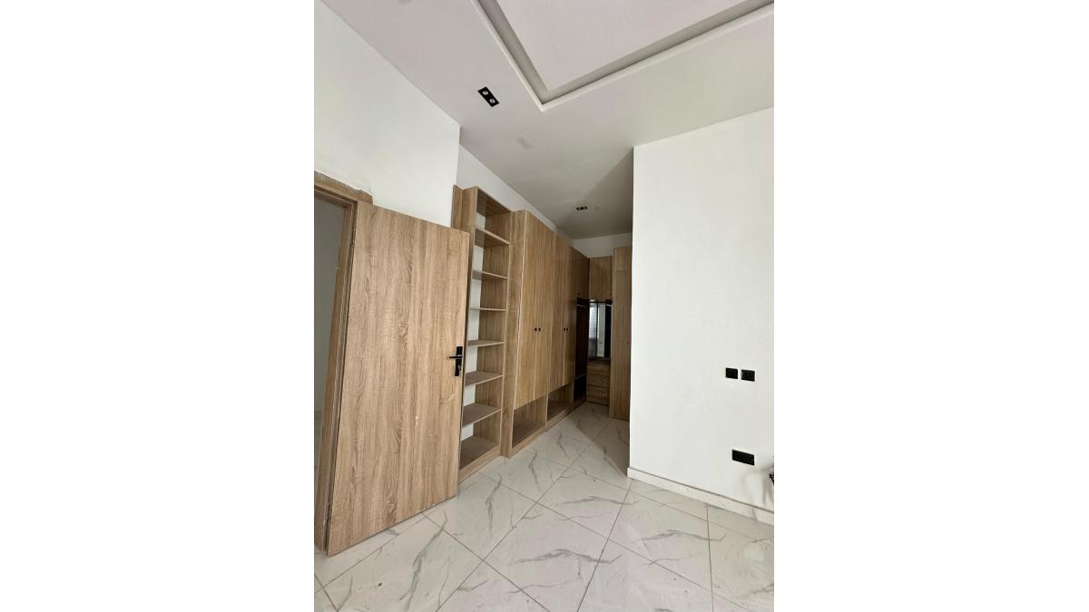 2 bed flat to let, Crown Lodge, Elystan Street - African Land