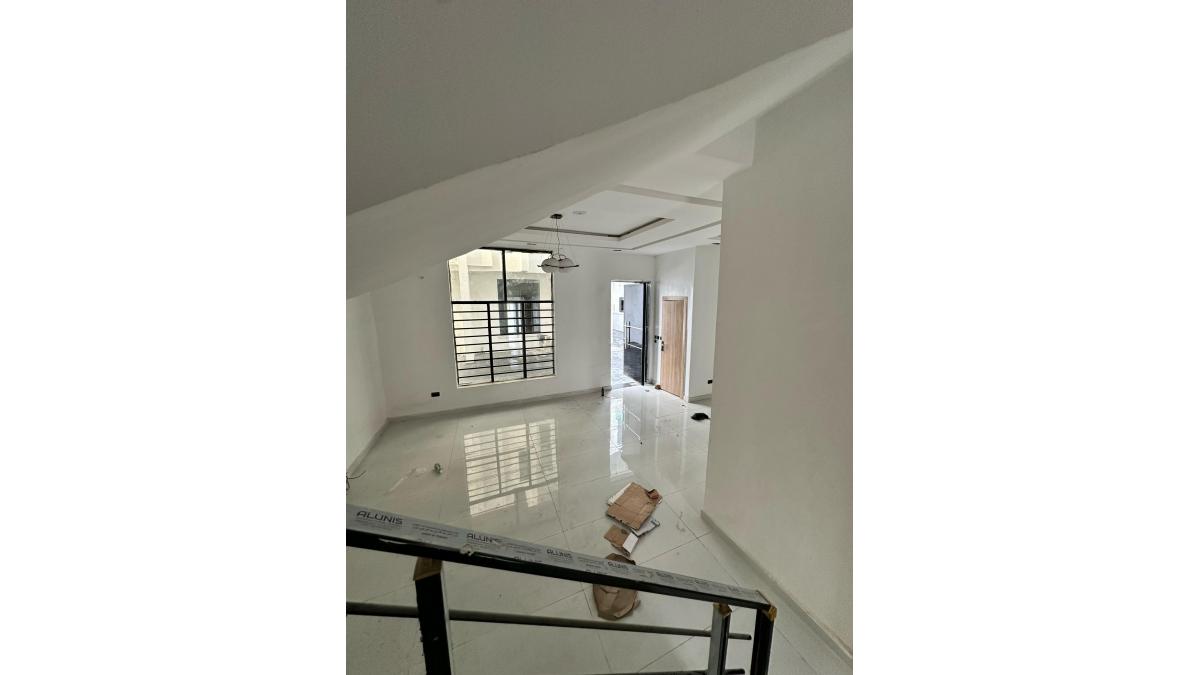 2 bed flat to let, Crown Lodge, Elystan Street - African Land
