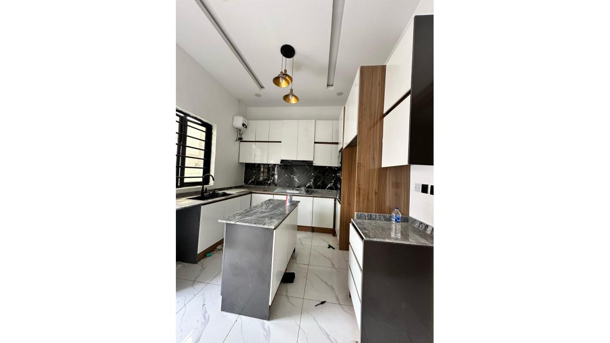 2 bed flat to let, Crown Lodge, Elystan Street - African Land