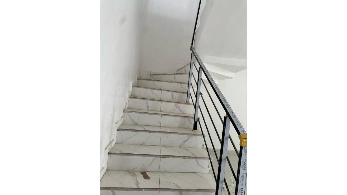 2 bed flat to let, Crown Lodge, Elystan Street - African Land